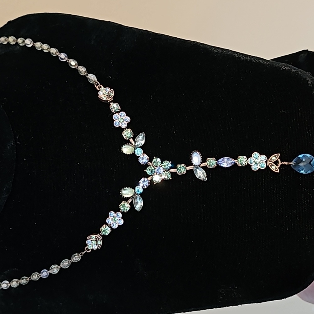 Flower rhinestone necklace